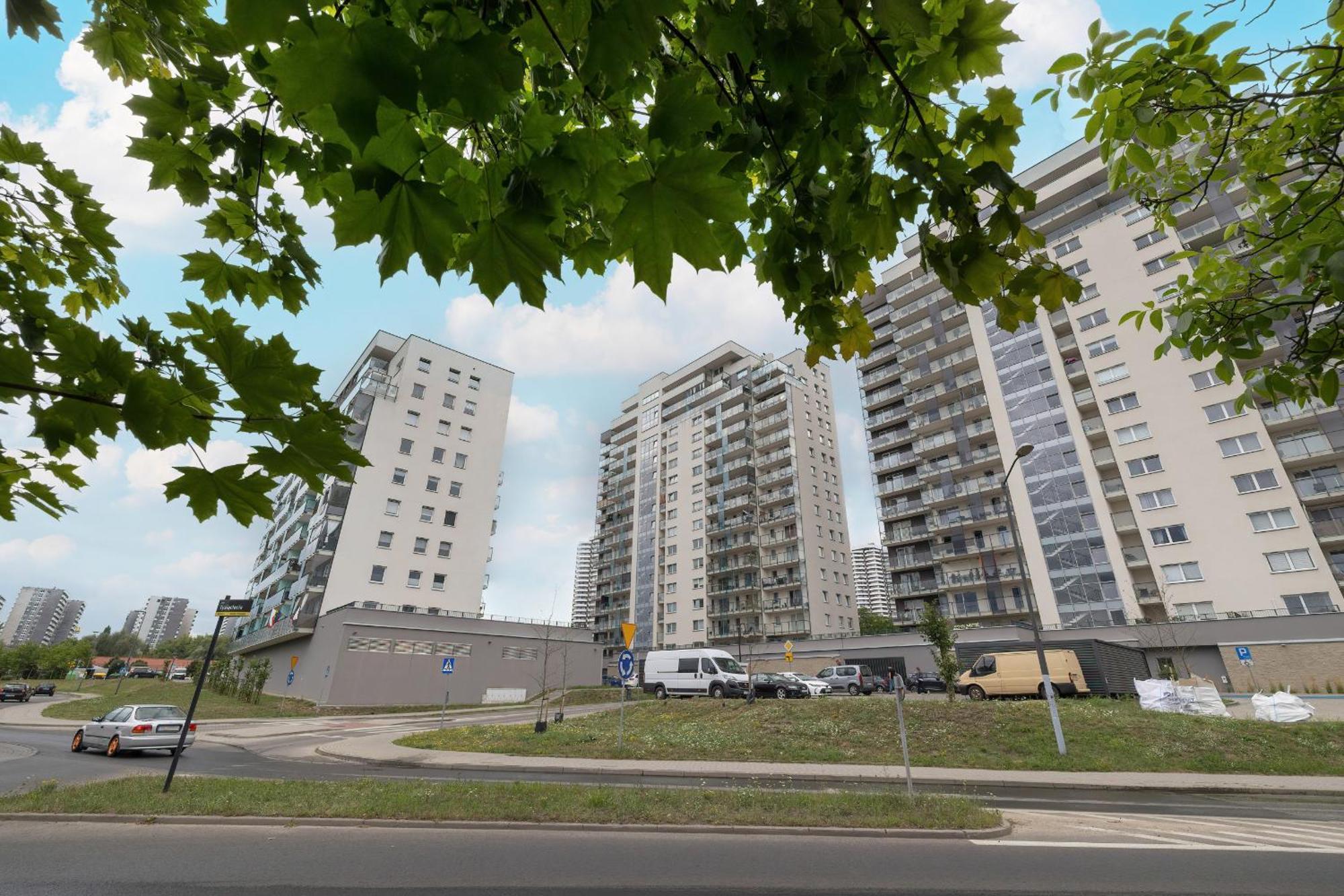 Tysiaclecia Studio Apartament Z Balkonem I Darmowym Parkingiem By Noclegi Renters Katowice Esterno foto