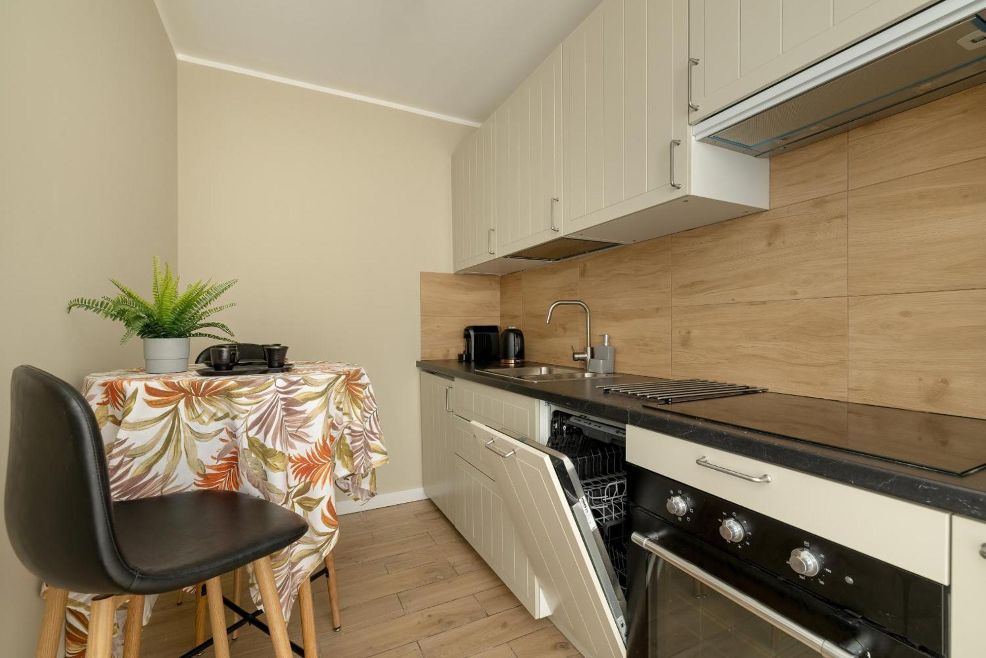 Tysiaclecia Studio Apartament Z Balkonem I Darmowym Parkingiem By Noclegi Renters Katowice Esterno foto